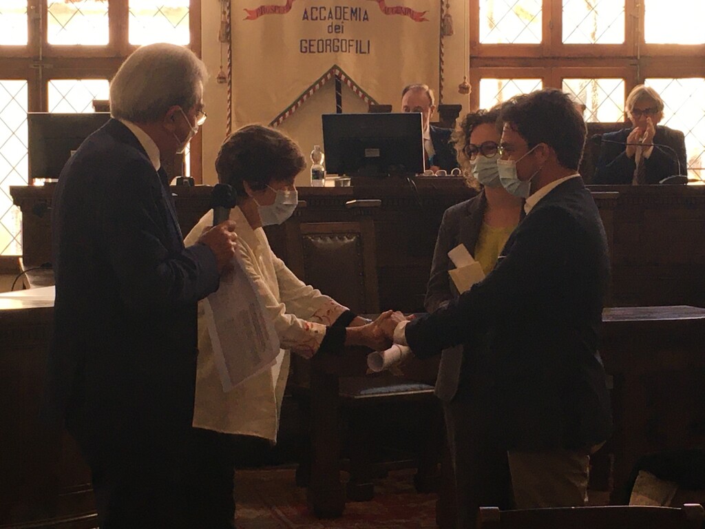 Miriam Stanca consegna i premi intitolati a Michele Stanca